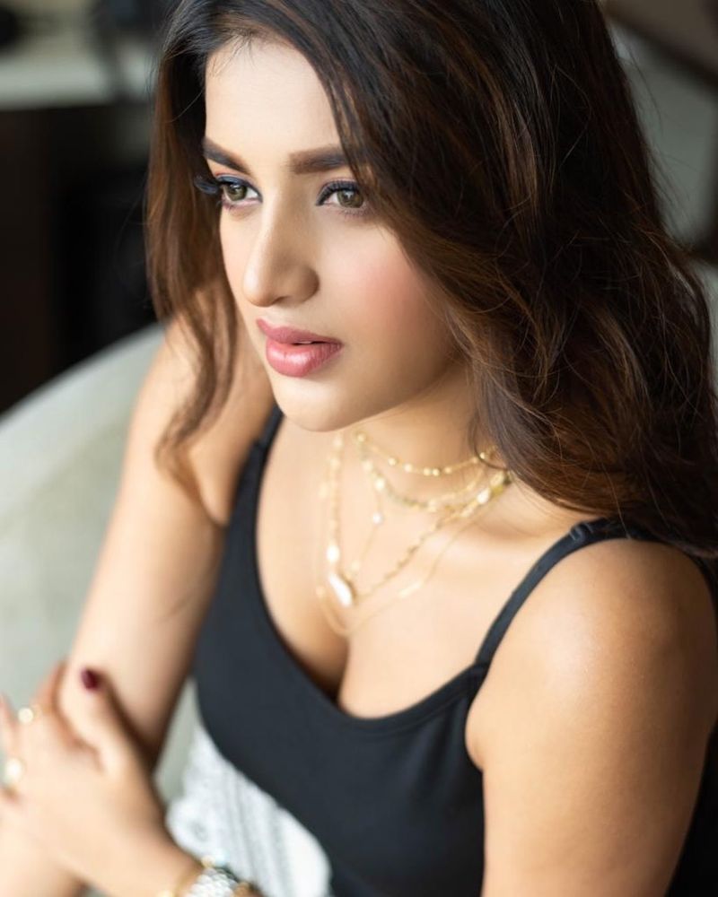 nidhi agerwal latest hot photos