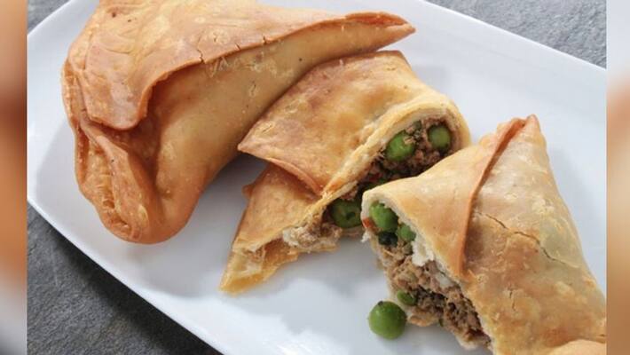 Easy steps to prepare crispy baked samosa Easy steps to prepare crispy baked samosa