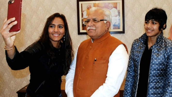 जानकारी के मुताबिक बबीता हरियाणा की बाढड़ा या चरखी दादरी सीट से भारतीय जनता पार्टी के टिकट पर विधानसभा चुनाव लड़ सकती हैं। वह इससे पहले दुष्यंत चौटाला की पार्टी जननायक जनता पार्टी (JJP) का भी प्रचार कर चुकी हैं। माना जा रहा है हरियाणा में इस साल के अंत तक विधानसभा चुनाव हो सकते हैं।