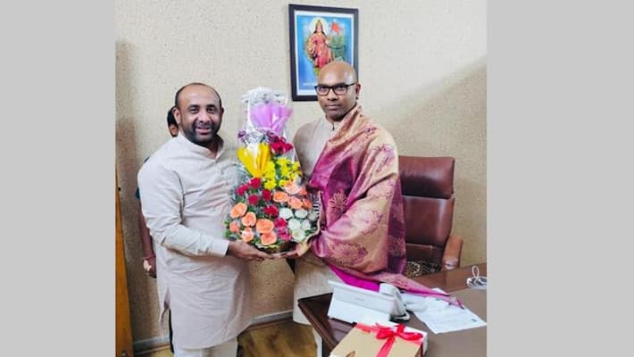 TRS MLA meets BJP MP Dharmapuri Aravind TRS MLA meets BJP MP Dharmapuri Aravind