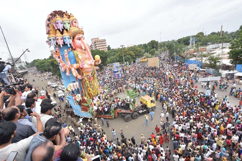 khairatabad maha ganapathi shobayatra photos