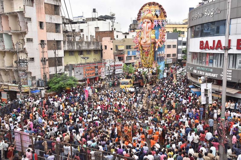 khairatabad maha ganapathi shobayatra photos
