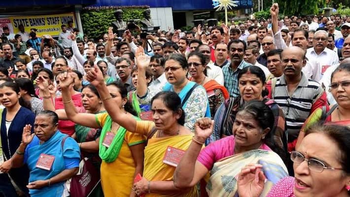 Bank strike begins .. 15 lakh employees participate .. Money transaction damage .. Bank strike begins .. 15 lakh employees participate .. Money transaction damage ..