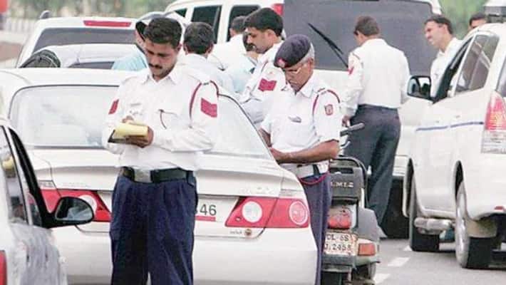 9.7 Million Views For Cop's Video On How To Lower Hefty Traffic Challans 9.7 Million Views For Cop's Video On How To Lower Hefty Traffic Challans