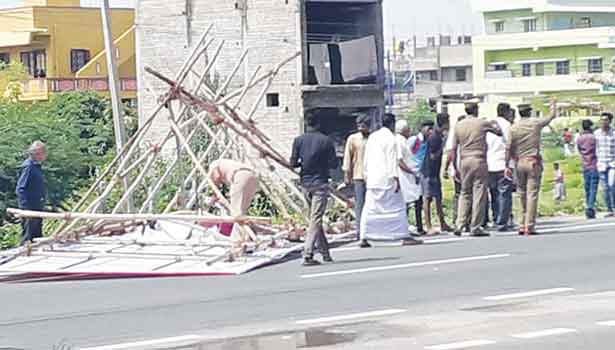 banner fell down in kaveripakkam vellore and tasmac employee got injured heavily