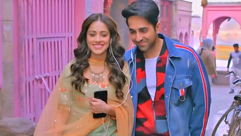 নুসরতের যেদিন প্রথম আয়ুষ্মানের সঙ্গে দেখা হয়, ঠিক তখনই বেশ ক্লান্ত ছিলেন অভিনেত্রী। একটা ছবির সেট থেকে অন্য ছবির সেটে এসেছিলেন নুসরত। সারা রাত গাড়িতেই থাকতে হয়েছিল তাঁকে।