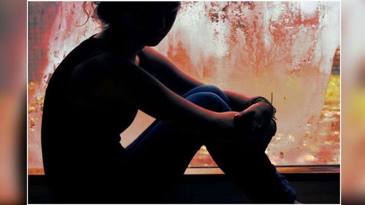 Raped And Beaten, Girl Runs To Save Lives Without Clothes Raped And Beaten, Girl Runs To Save Lives Without Clothes