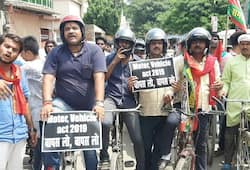 unique protest of samajwadi party against motor vehicle act