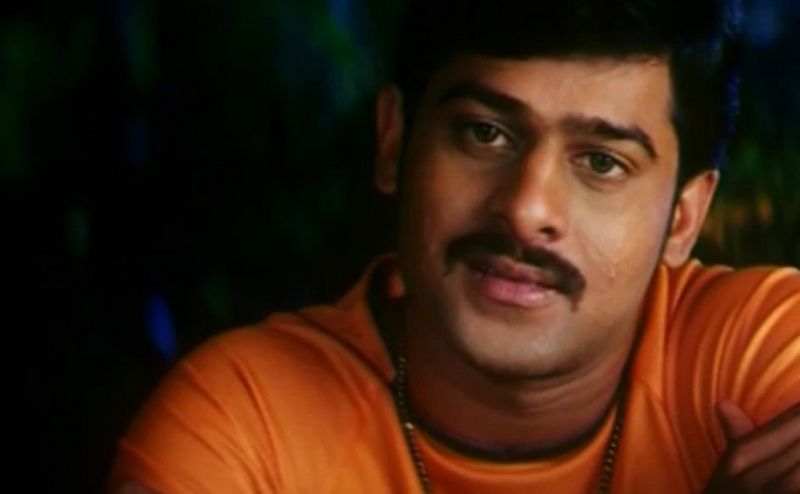 ప్రభాస్ - చక్రం - కృష్ణవంశీ చెప్పిన ఈ కథను ఎంతో నచ్చి చేసిన ప్రభాస్ షూటింగ్ మధ్యలోనే ఆ సినిమా రిజల్ట్ ని ఊహించేశాడు. ప్రభాస్ కెరీర్ లో పెట్టిన బడ్జెట్ కి ఇదే అతి తక్కువ కలెక్షన్స్ ని రాబట్టింది.