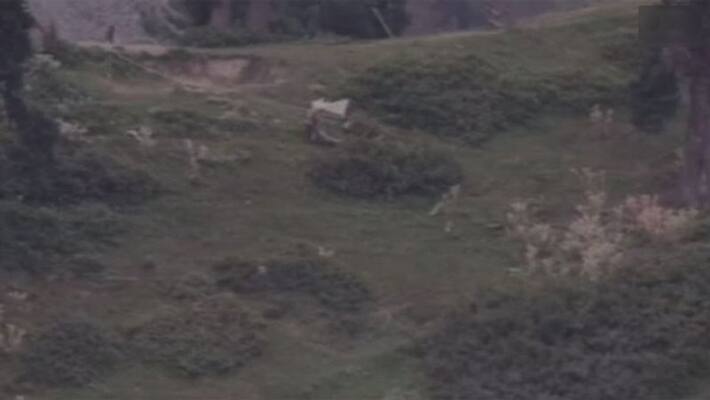 Pak army kneels infront of india, showing the white flag and carrying the bodies of two Pakistani soldiers Pak army kneels infront of india, showing the white flag and carrying the bodies of two Pakistani soldiers