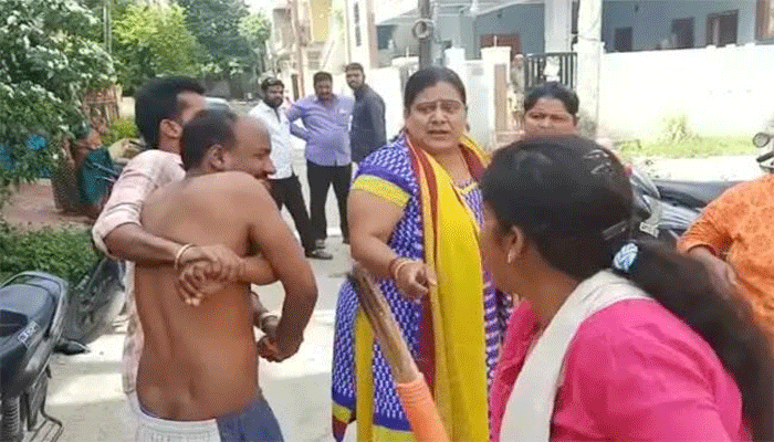 wife caught husband with lover in hyderabad wife caught husband with lover in hyderabad