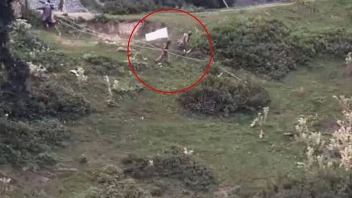 Pakistani soldiers retrieved the bodies after showing white flag near POK Pakistani soldiers retrieved the bodies after showing white flag near POK