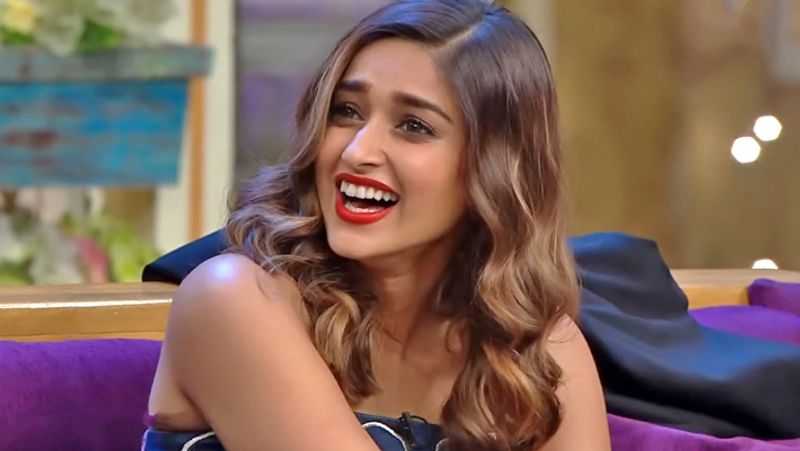 ইলিয়ানা মানসিক অবসাদ নিয়ে এক সময় লড়াই শুরু করেন। তাঁর বক্তব্য, "কোনও সমস্যায় পড়লে চুপচাপ বসে থেকো না। এটুকুই বলব সবাইকে।"