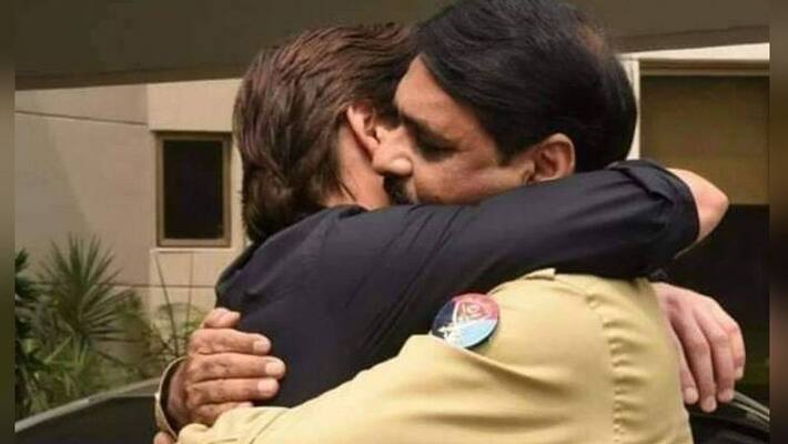 Shahid Afridi hug Asif Gafoor, Pak twitterati to wonder if is the next PM Shahid Afridi hug Asif Gafoor, Pak twitterati to wonder if is the next PM