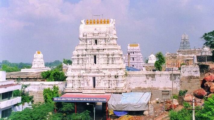 srikalahasti temple eo suspends five employees srikalahasti temple eo suspends five employees