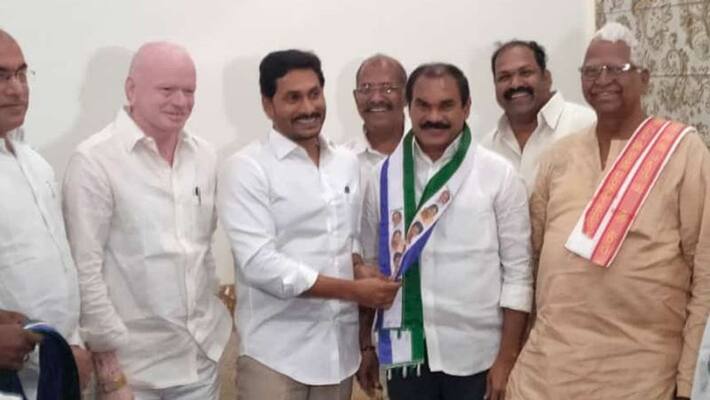 tdp senior leader thota trimurthulu join in ysrcp tdp senior leader thota trimurthulu join in ysrcp