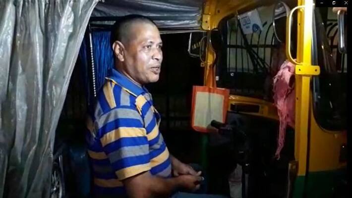 Auto driver returned eighty one thousand rupees to passenger in Ultodanga Auto driver returned eighty one thousand rupees to passenger in Ultodanga