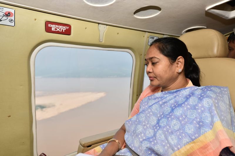 బోటు ప్రమాద ప్రాంతాన్ని పరిశీలిస్తున్న హోంమంత్రి
