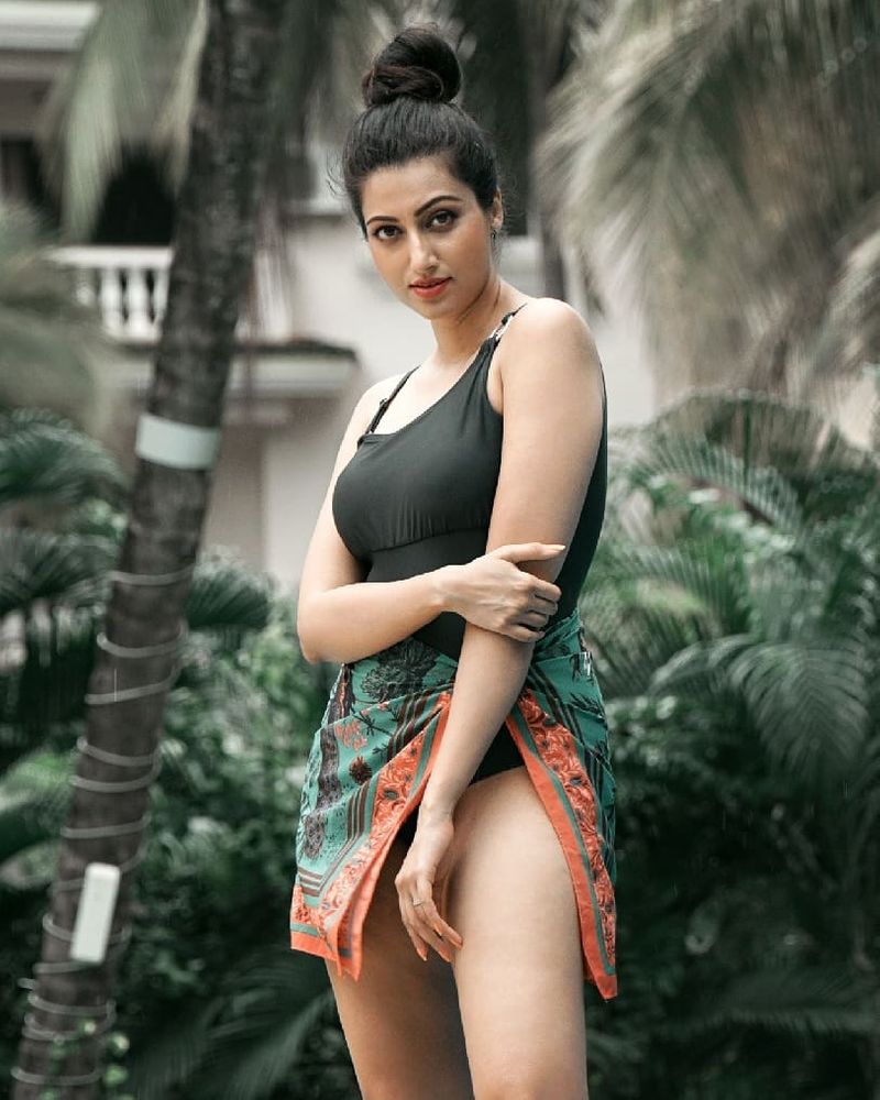 Hamsa Nandini black bikini photos goes viral
