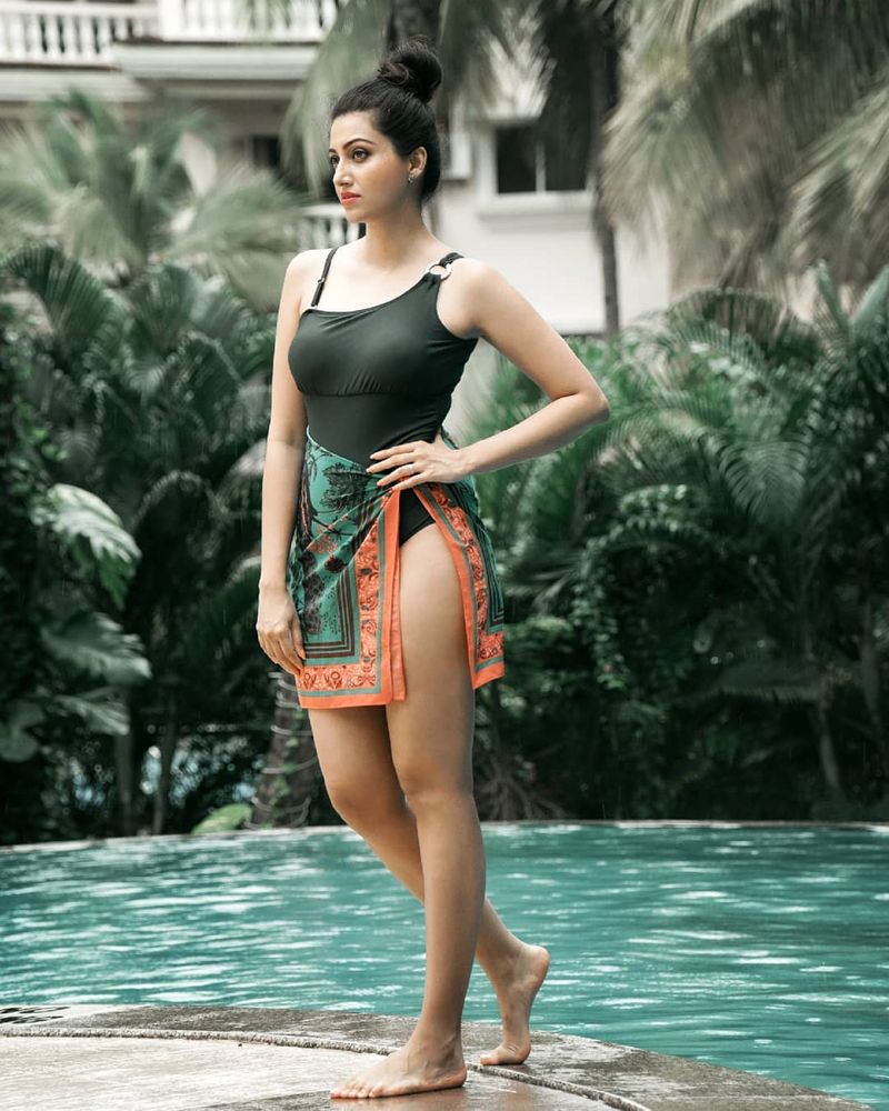 Hamsa Nandini black bikini photos goes viral