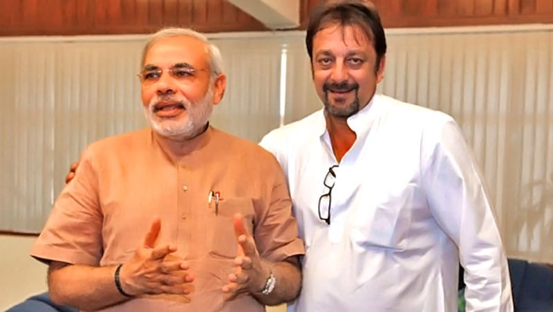 সঞ্জয় দত্ত-ও দেখা করেছিলেন নরেন্দ্র মোদীর সঙ্গে। সেই বিশেষ মুহুর্তের ছবিও শেয়ার করেছিলেন সঞ্জয় দত্ত।