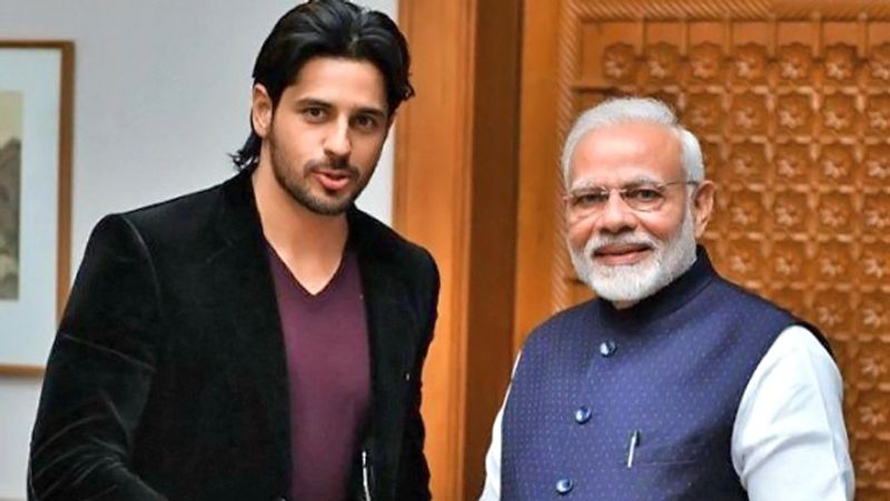সেই সময় কফি উইথ করণে প্রসঙ্গটি তুলে ধামাচাপা দেওয়া হয়। তবে সাহিলের কথায়, সিদ্ধার্থের সুপুরুষ চেহারা যা দেখে করণ তাঁকে এমন অশ্লীল প্রস্তাব দিয়েছিলেন।