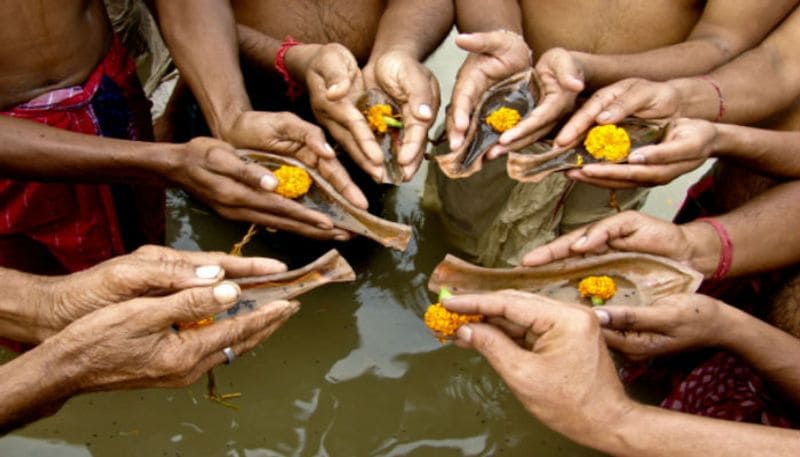 Just a few days are left for Durga puja. Everyone is excited and counting days. But this year the celebrations will not be as grand as previous years due to the COVID-19 pandemic.
Tags: