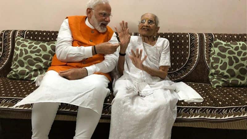 मंगलवार 17 सितंबर 2019 के प्रधानमंत्री नरेन्द्र मोदी ने अपना 69वां जन्मदिन मनाया। वह गुजरात के गांधीनगर स्थित अपनी मां के घर में पहुंचे।