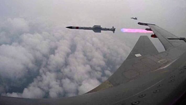 Indian Air Force successfully flight tests air-to-air Astra missile from Sukhoi-30 MKI Indian Air Force successfully flight tests air-to-air Astra missile from Sukhoi-30 MKI