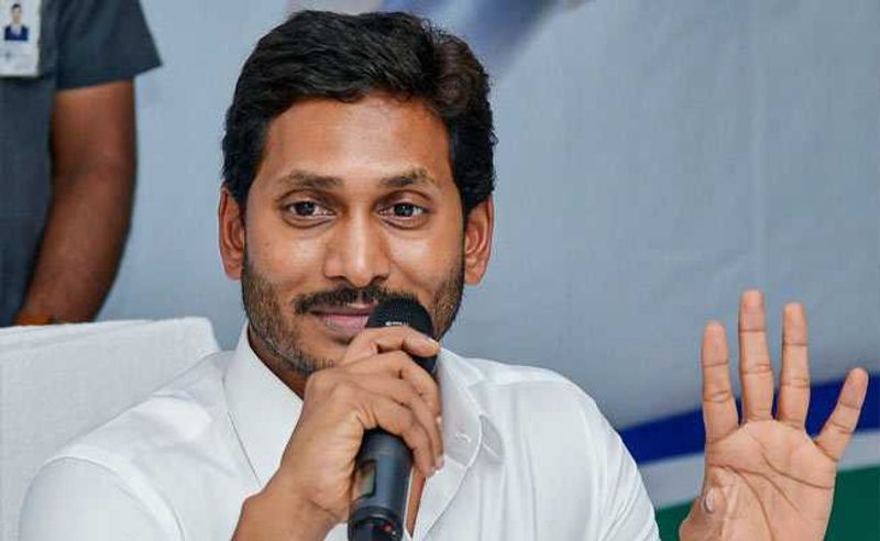 ఈ పరిణామాల నేపథ్యంలో వైయస్ఆర్ కాంగ్రెస్ పార్టీ కోసం అహర్నిశలు శ్రమించిన వ్యక్తి వైయస్ షర్మిల. వైయస్ షర్మిలను పార్టీ వర్కింగ్ ప్రెసిడెంట్ గా నియమిస్తే పార్టీ మరింత బలోపేతం అవ్వడంతోపాటు ఎవరి నుంచి వ్యతిరేకత వ్యక్తమవదని జగన్ భావించినట్లు తెలుస్తోంది.