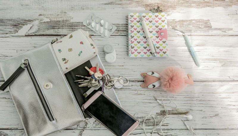 Do not keep these things in hand bag