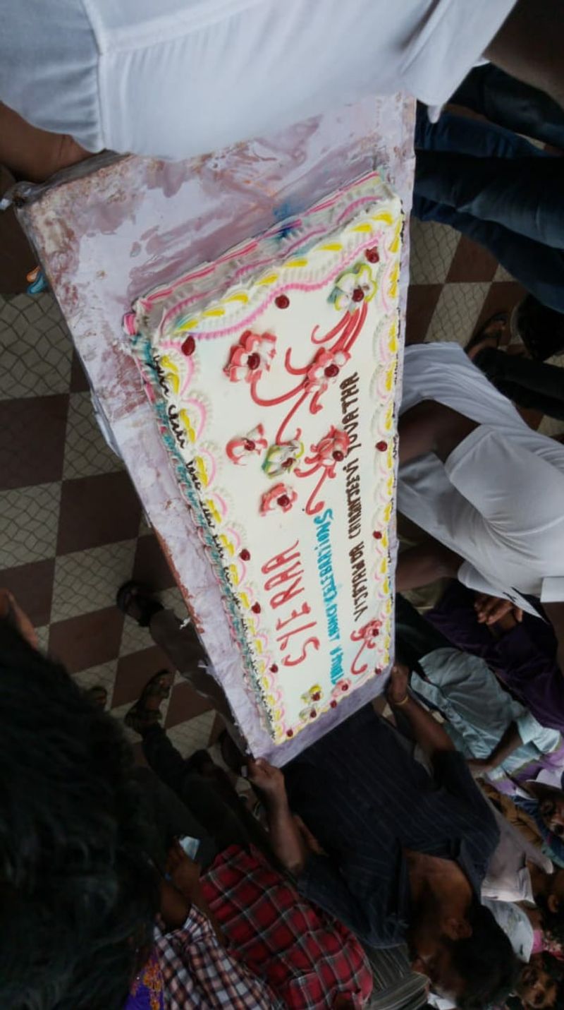 Mega fans hungama after Sye raa trailer launch