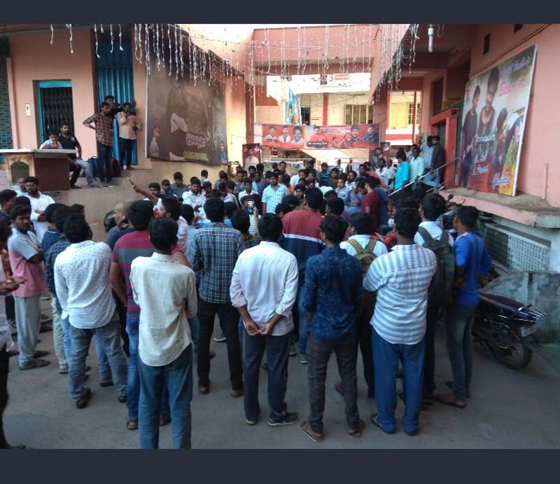 Mega fans hungama after Sye raa trailer launch