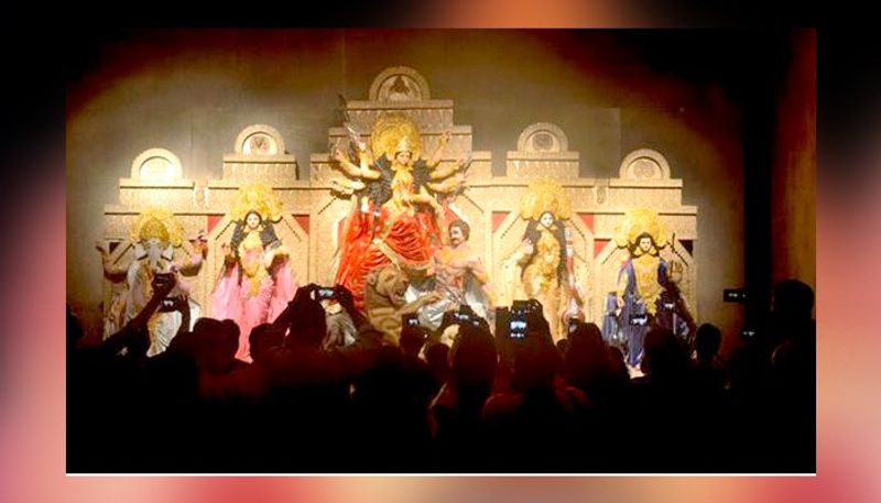 পোয়াই সার্বোজনীন দুর্গাপুজোঃ চলতি বছর এই পুজো ১৩তম বর্ষে পদার্পন করল। ইকো ফ্রেন্ডলি এই পুজোও বেশ জনপ্রিয় মুম্বই শহরে। একটি বাঙালি সংস্থার পক্ষ থেকে এই পুজোর উদ্যোগ নেওয়া হয়। দূষণ রুখতে বিভিন্ন ধরনের বার্তা বহন করে এই পুজো মণ্ডপ।