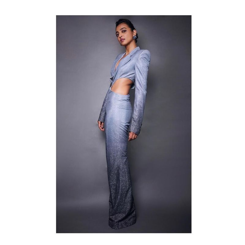 Radhika Apte glamorous poses goes viral