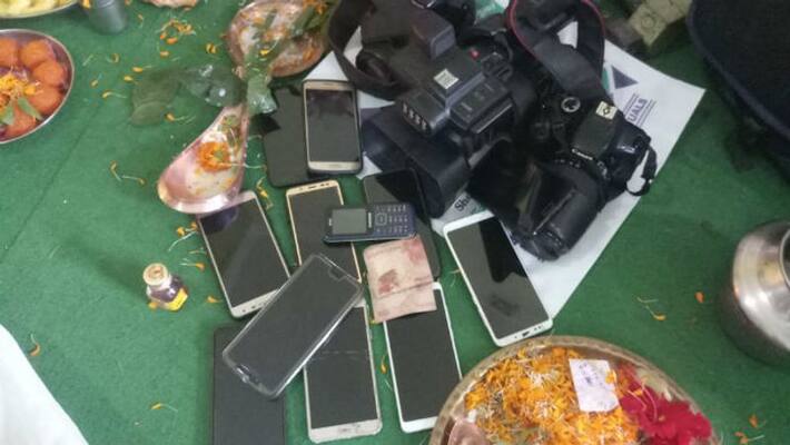Mobile phones offered puja in Raiganj Mobile phones offered puja in Raiganj