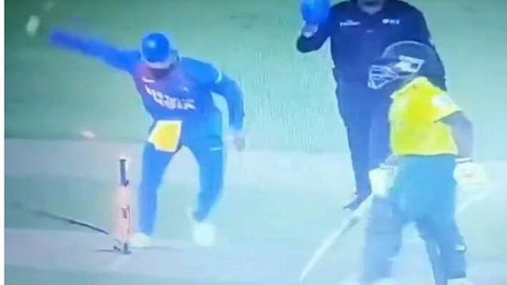 India vs South Africa: Angry Virat Kohli Breaks Stumps in 2nd T20I at Mohali India vs South Africa: Angry Virat Kohli Breaks Stumps in 2nd T20I at Mohali