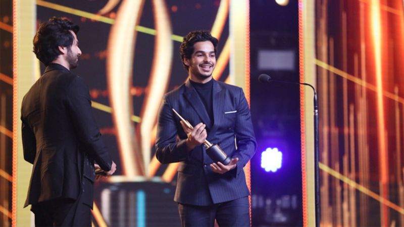 वहीं, बेस्ट मेल डेब्यू के लिए ईशान खट्टर को IIFA अवॉर्ड 2019 से सम्मानित किया गया। उन्हें ये अवॉर्ड 'धड़क' के लिए दिया गया। बता दें, इस फिल्म से जाह्नवी कपूर ने भी बॉलीवुड में डेब्यू किया था। ये फिल्म पिछले साल 2018 में रिलीज की गई थी।