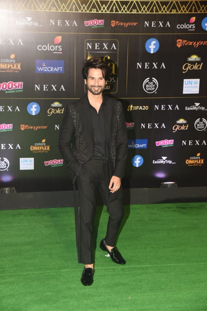 Shahid Kapoor was an ever-charmer in a metallic black suit.