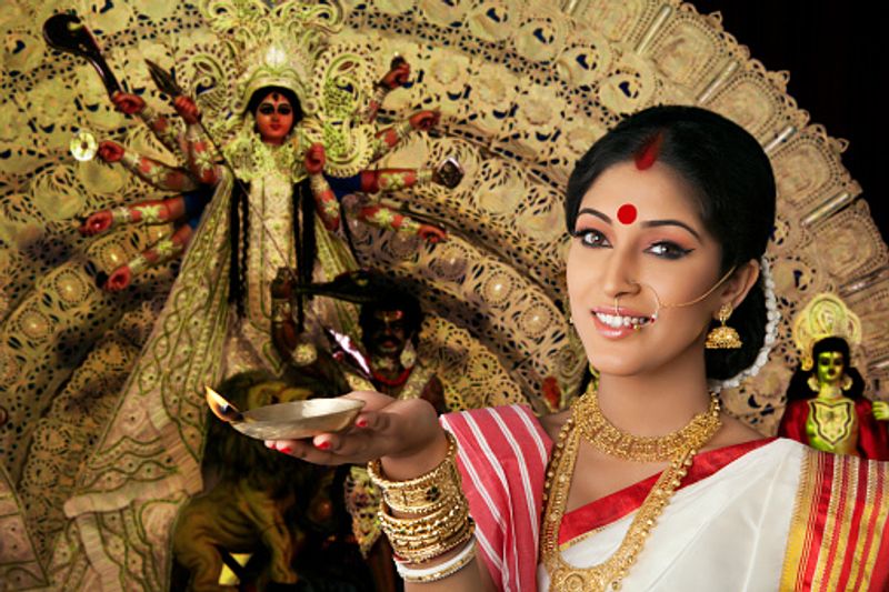 দশমী-র ঠাকুর প্রণামে আপত্তি-- এছাড়া থাকে দশমীতে 'মা'-কে প্রণাম করা নিয়ে ঝামেলা। ঠাকুরের সামনে মাথা নত করতে রাজি হন না বাড়ির কর্তারা।