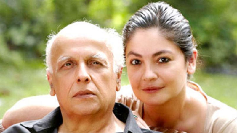 এই ছবি নিয়ে একাধিক জায়গায় যখন জল্পনা তুঙ্গে তখন আবারও বিতর্কিত মন্তব্য করেছিলেন মহেশ, জানিয়েছিলেন পূজা যদি তাঁর মেয়ে না হত, তবে তিনি পূজাকে বিয়ে করতেন। 