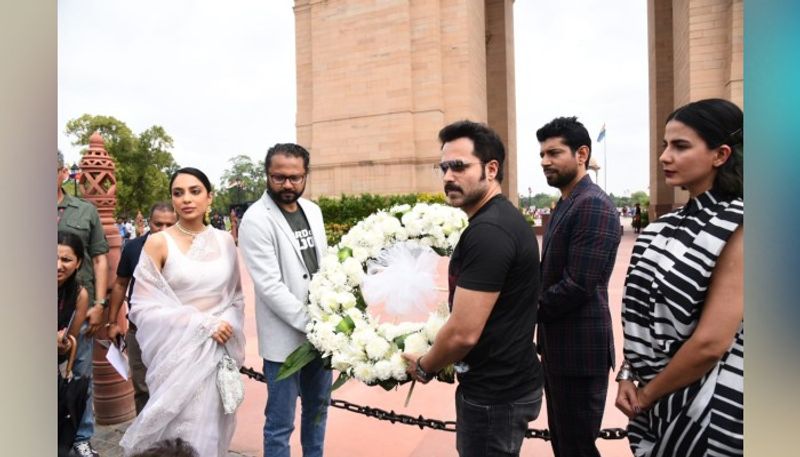 র-এর আন্ডার কভার এজেন্ট কবির আনন্দ, যাঁর হাতেই উঠে আসে বালুচিস্তানের কেস। সেই ঘটনার জেরেই ভবিষ্যতে তৈরি হয় নয়া মিশনের প্লট। সিরিজে কবির আনন্দের চরিত্রে অভিনয় করবেন ইমরান হাসমি।