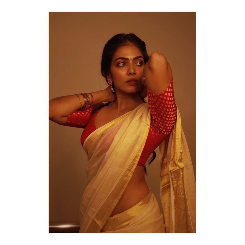 Young Beauty Malavika Mohanan latest photos