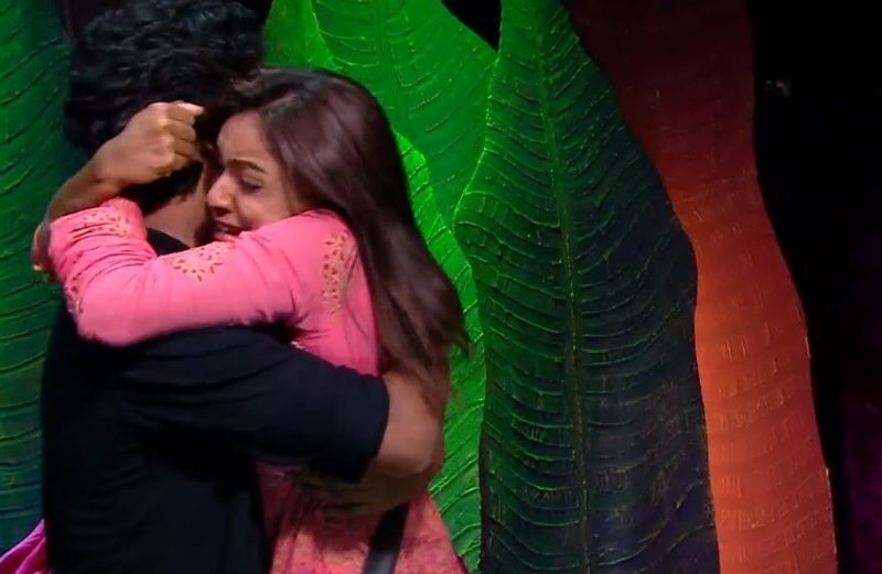 Bigg Boss 3: srimukhi gets emotional