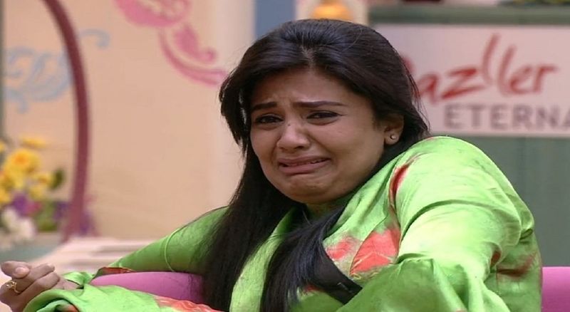 Bigg Boss 3: srimukhi gets emotional