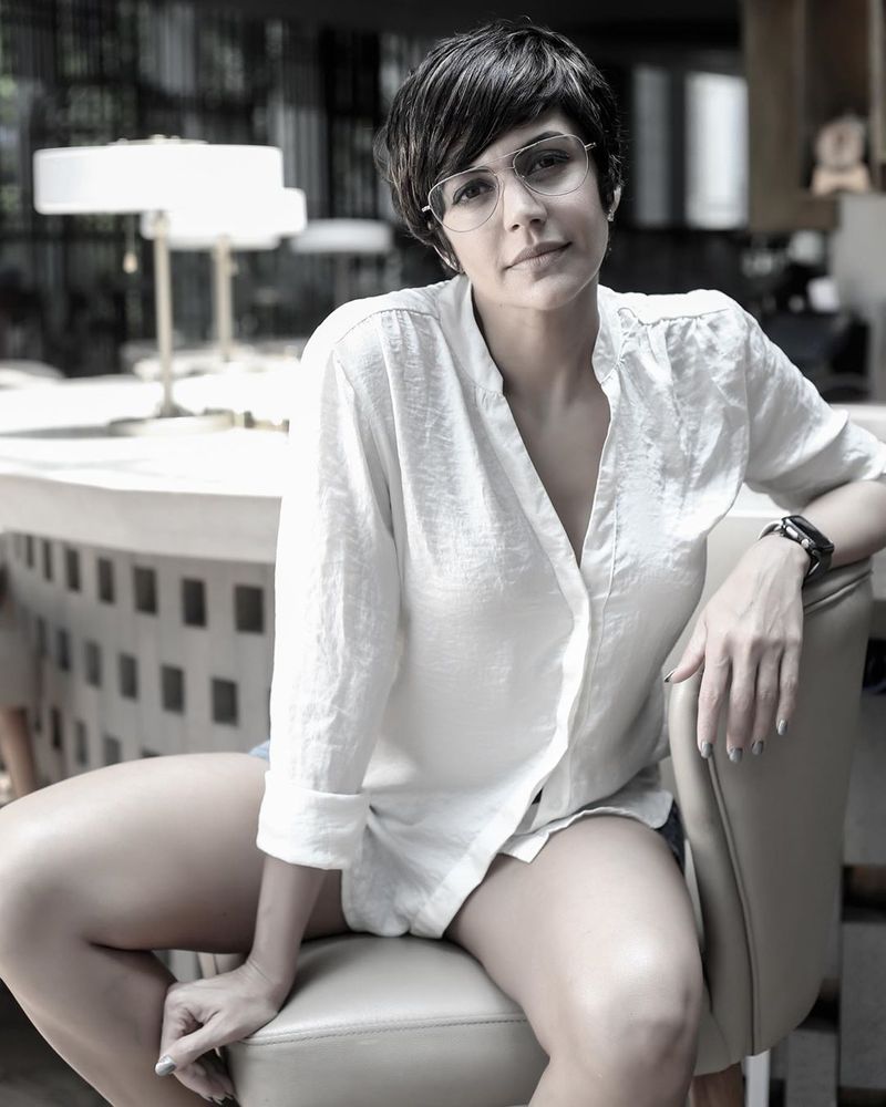saaho actress mandira bedi latest viral pics