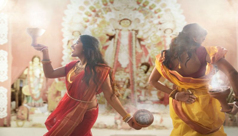 এরপরেই মহানবমী। নবমীতে তো রয়েছেই ধুনুচি নাচ।