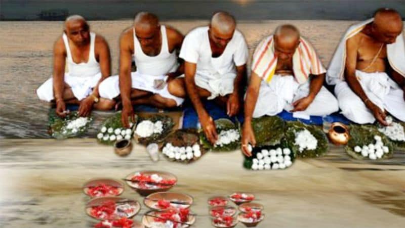 According to the Astrology On the day of mahalaya not only men but also women can do tarpan BRD