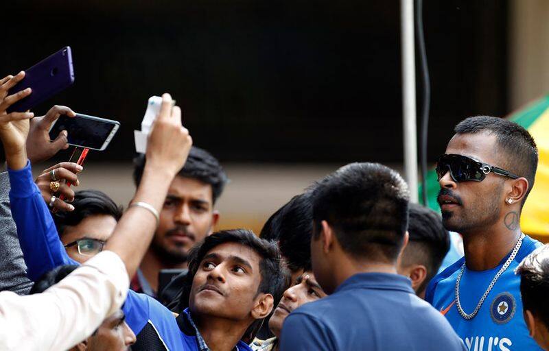 Bengaluru fans gathered for team india practice session in chinnaswamy stadium