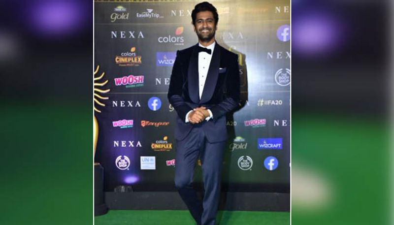 ভিকি কৌশল পার্শ্বচরিত্রে অভিনয়ের জন্য পেলেন আইফা পুরষ্কার। সোশ্যাল মিডিয়ায় খবর ছড়িয়ে পড়তেই বেজায় খুশি ভক্তরা।